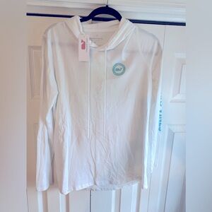 Vineyard Vines LightWeight hoodie size medium